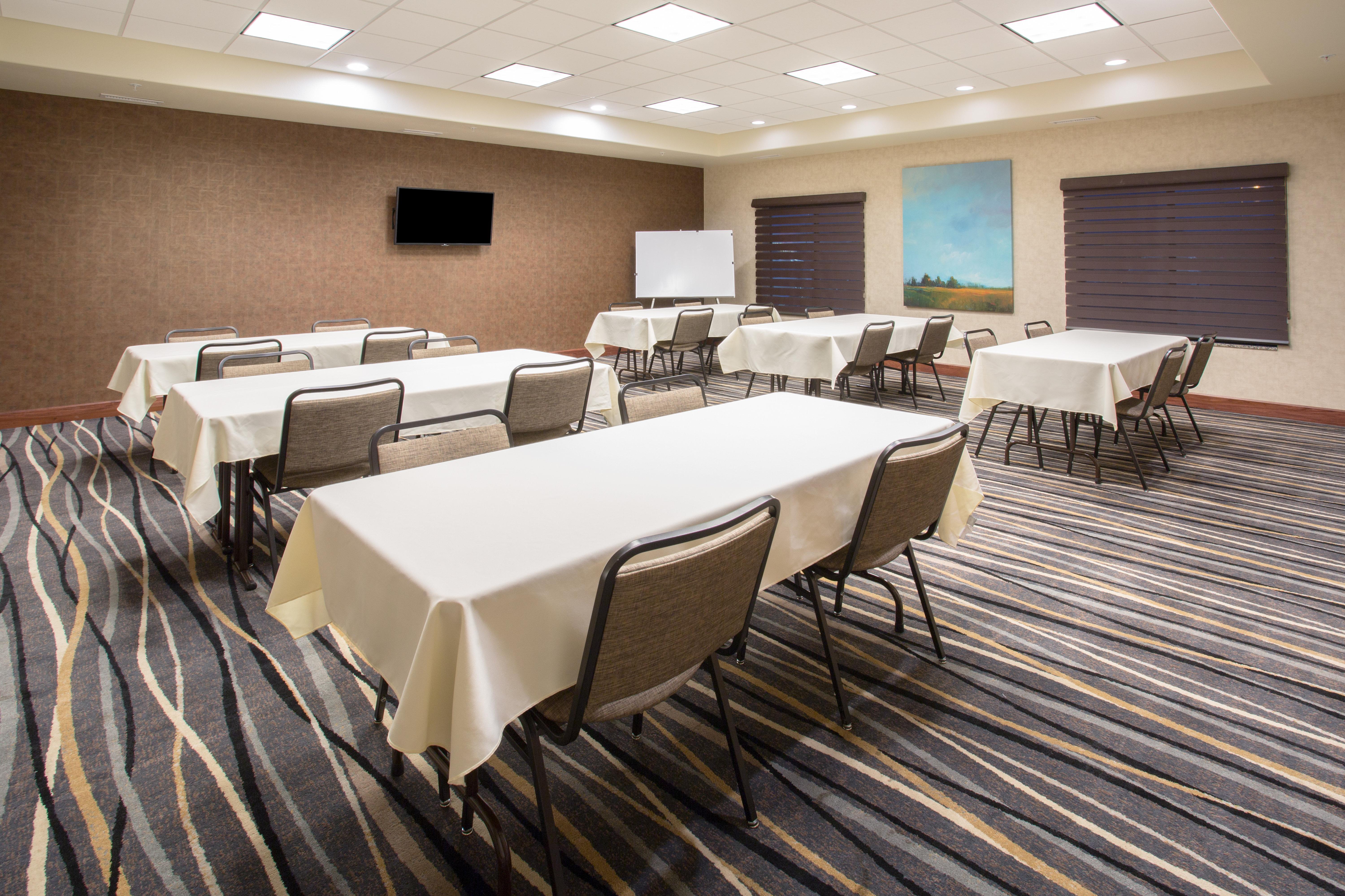 Holiday Inn Express & Suites Glendive By Ihg Exterior foto