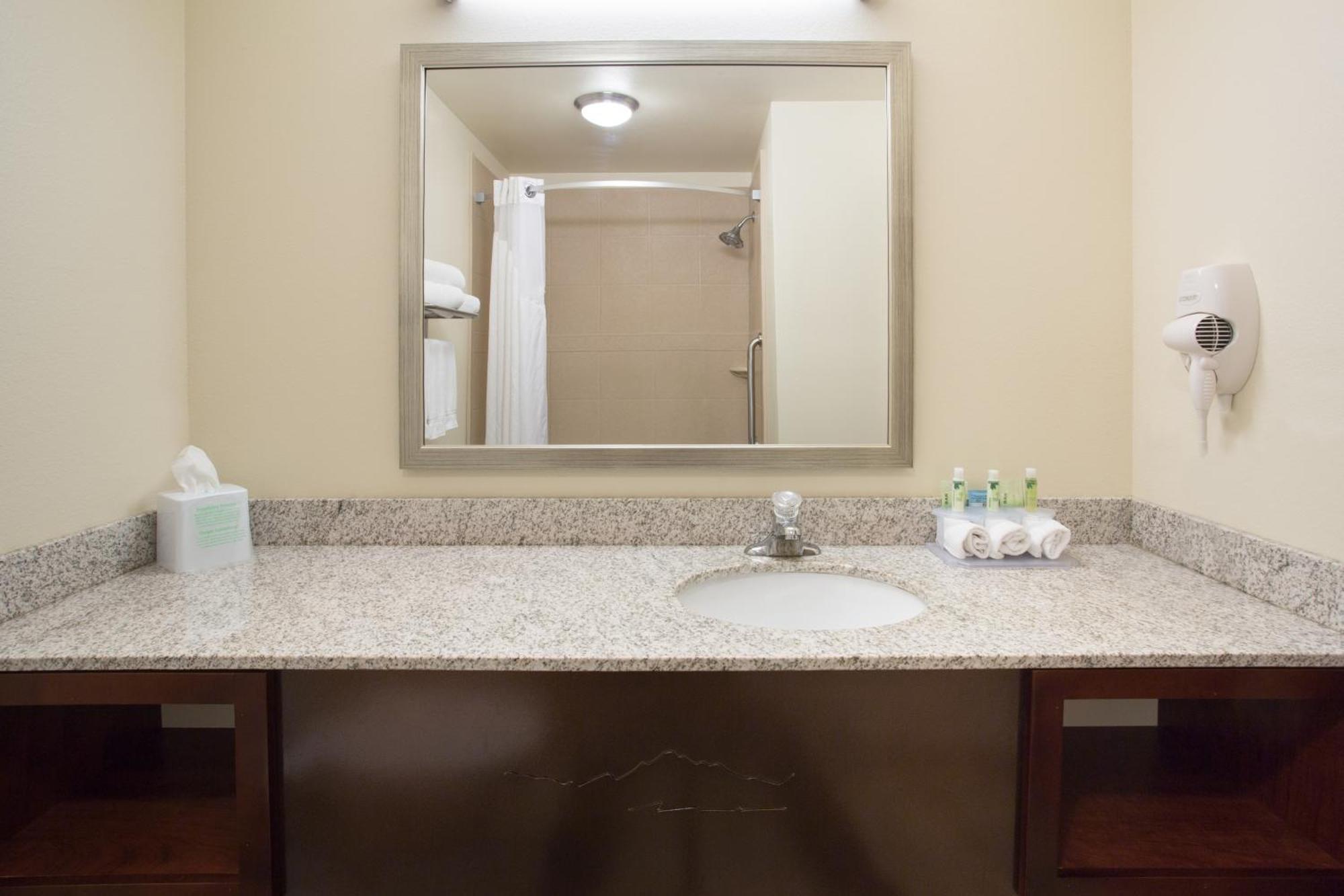 Holiday Inn Express & Suites Glendive By Ihg Exterior foto